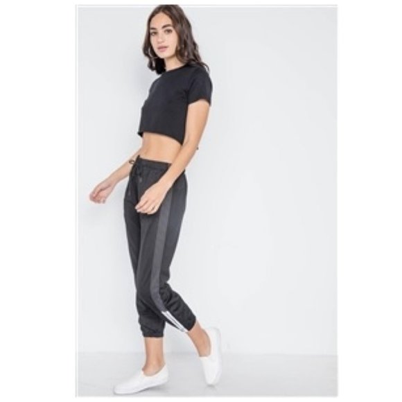 Black & White Sporty Mid-Rise Joggers Pants L/XL - Picture 12 of 13